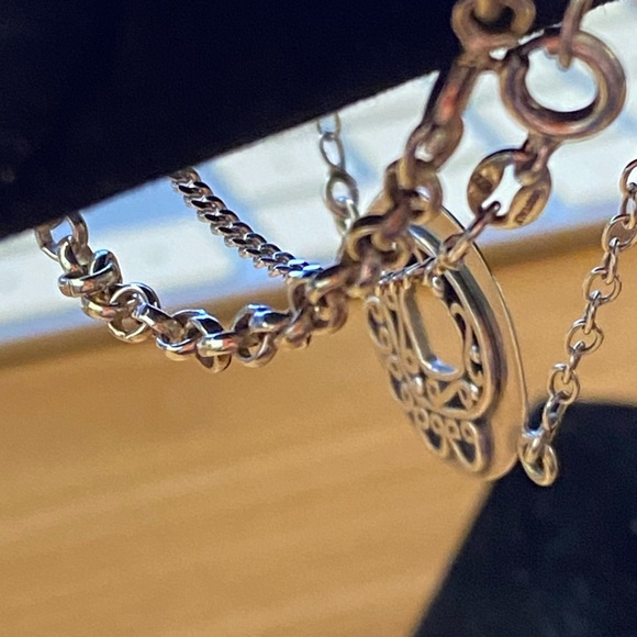 Three vintage Sterling silver bracelets, one Celtic, two marked Italy - Picture 10 of 14